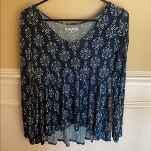 Blue flower-patterned long sleeve shirt
